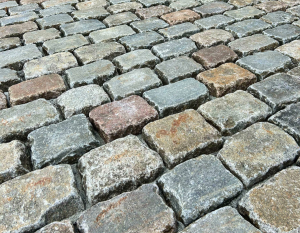 Pavés parisiens en granit ancien