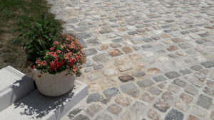 Mélange de pavés en grès de Fontainebleau et de Versailles