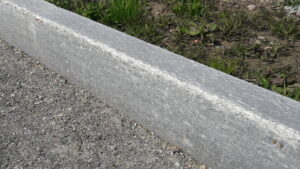 Bordure en pierre naturelle