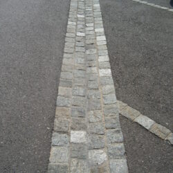Bordure de route en pavés Pierre des Alpes