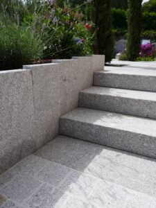 Bordure haute en granit