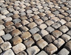 Pavés pour bordure en grès de Fontainebleau