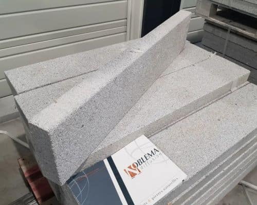 Bordures grises en granit à grains fins