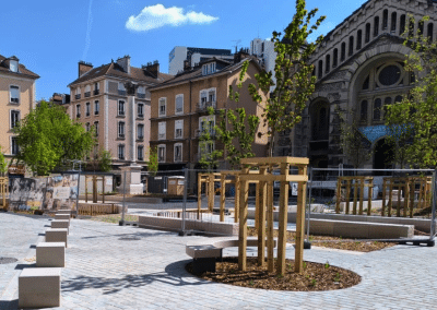 Place de Metz en pavés de paris sciés.
